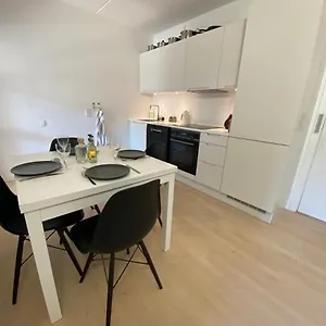  Lejlighed With Balcony, Free Parking & Elevator